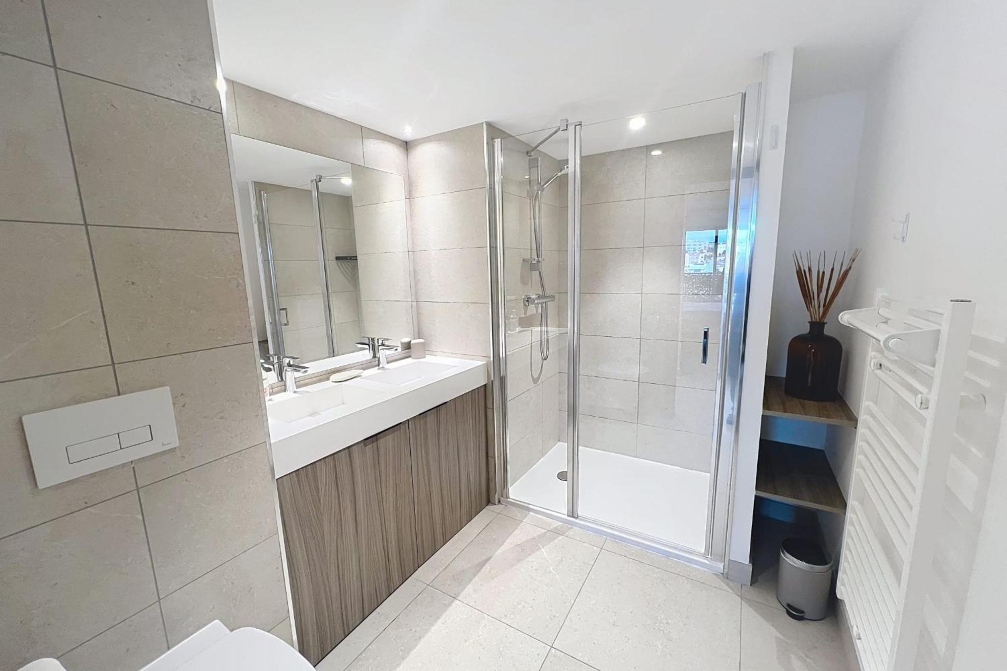 Apartment Splendid 1br In New - Palais 3 Mns *